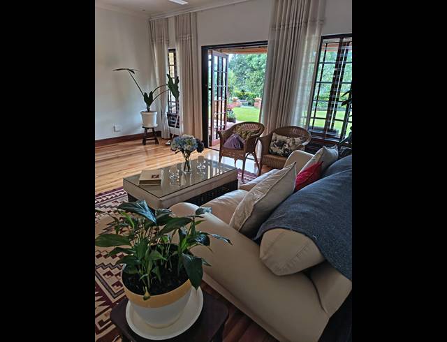 3 BEDROOM TOWNHOUSE FOR SALE IN HILLCREST CENTRAL